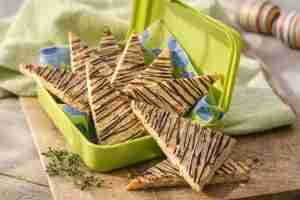 Crunchy Honey Oat Triangles: German Honey Oat Cookies