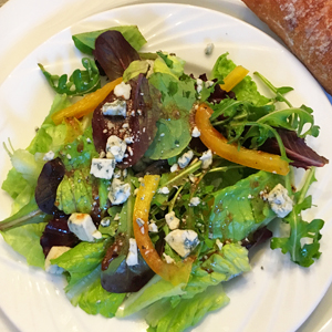 Salad with Gorgonzo and Red Wine Jelly