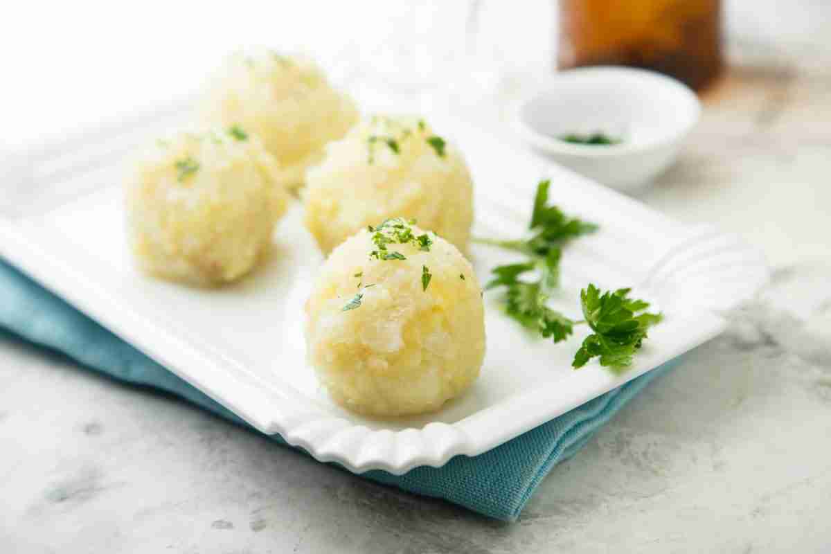 Thuringian Silken Fluffy Dumplings (Seidene Watteknödel)