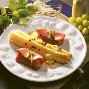 White Asparagus with Ham Wraps