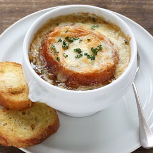 Onion Soup with Lager and Cheese
